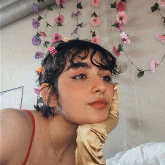 Meet your Posher, Melika - Picture 1 of 1